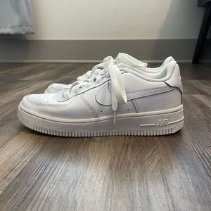 Nike Big Kids’ Air Force 1 Size 5.5Y
